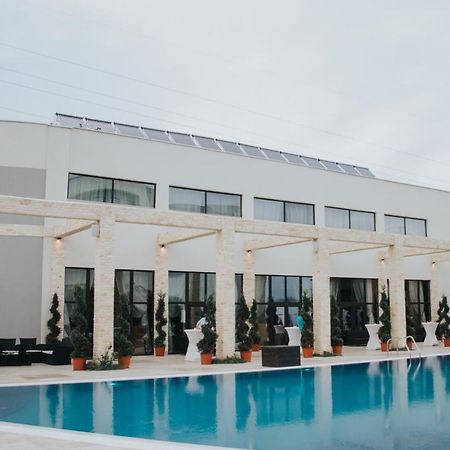 Hotel Pik Elegance à Ploieşti Extérieur photo