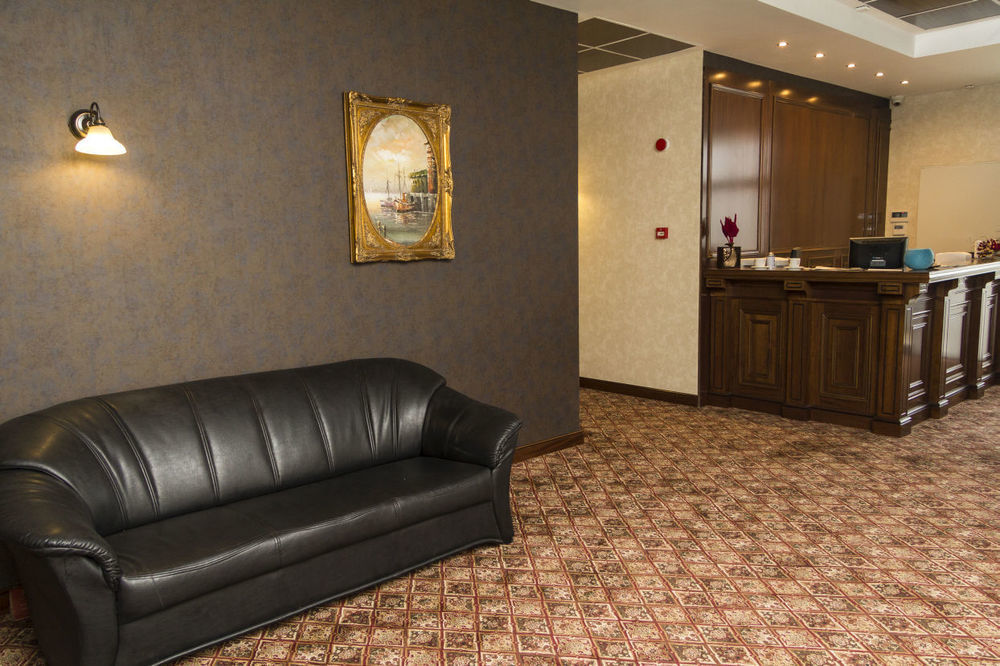Hotel Pik Elegance à Ploieşti Extérieur photo