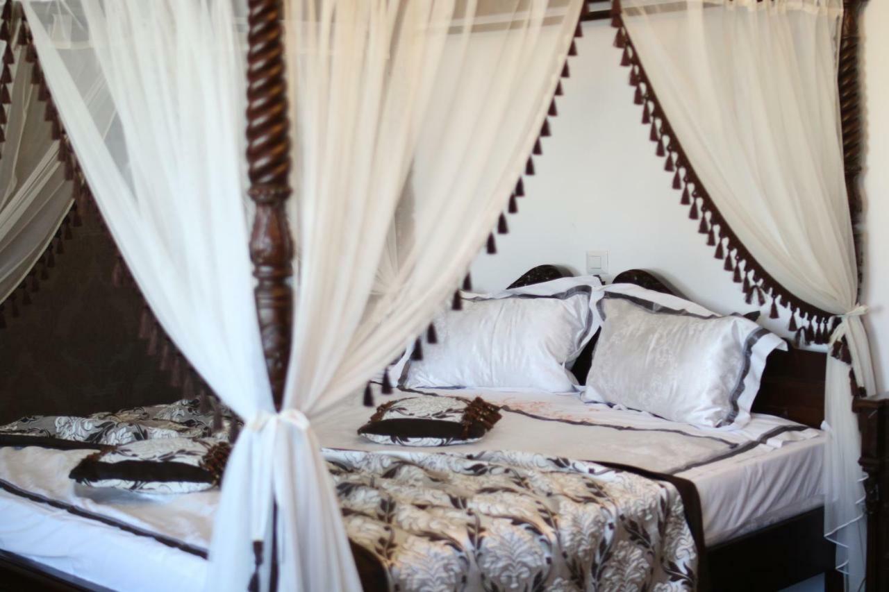 Hotel Pik Elegance à Ploieşti Extérieur photo