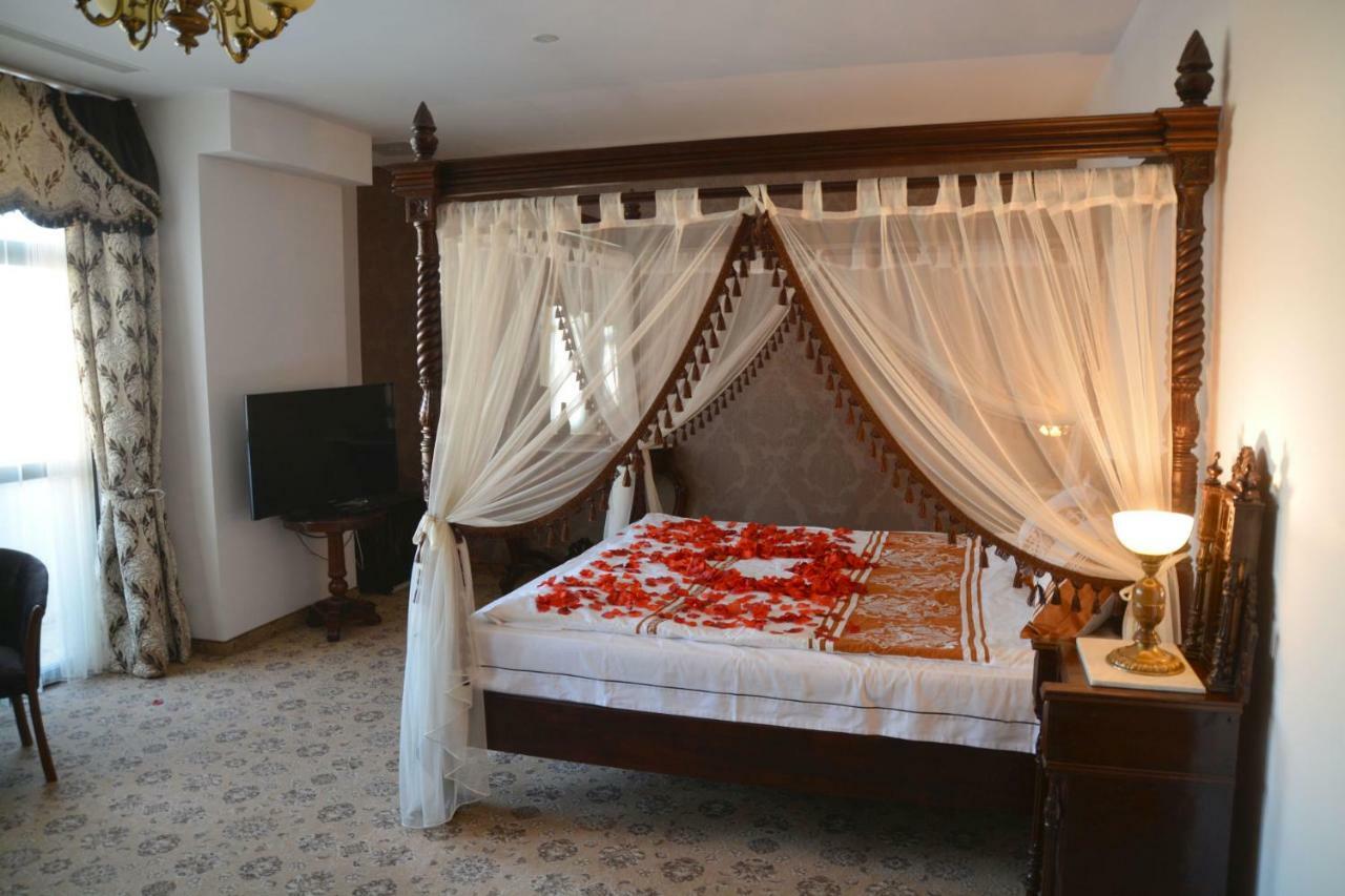 Hotel Pik Elegance à Ploieşti Extérieur photo