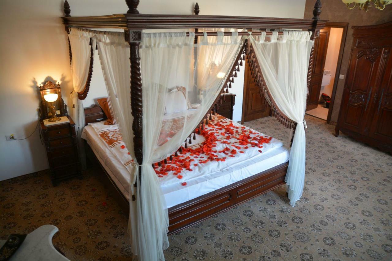 Hotel Pik Elegance à Ploieşti Extérieur photo