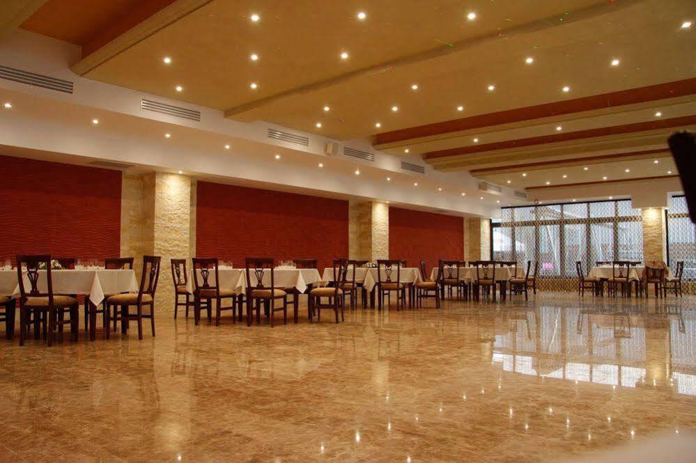 Hotel Pik Elegance à Ploieşti Extérieur photo