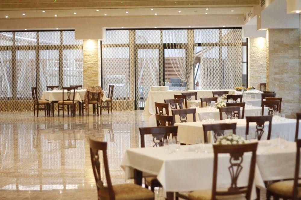 Hotel Pik Elegance à Ploieşti Extérieur photo