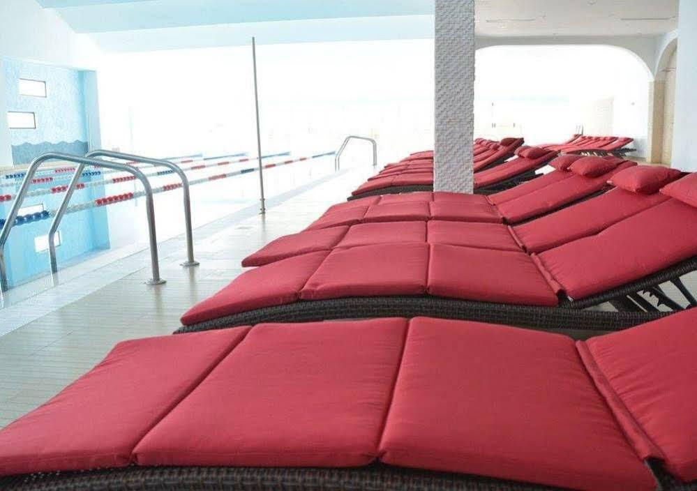 Hotel Pik Elegance à Ploieşti Extérieur photo