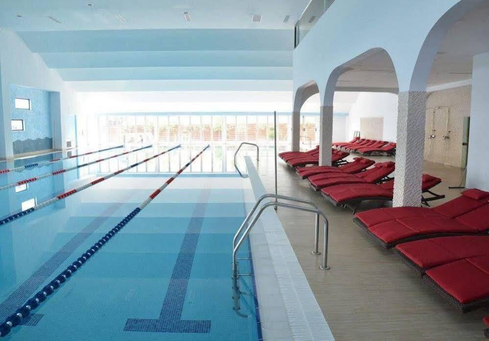 Hotel Pik Elegance à Ploieşti Extérieur photo