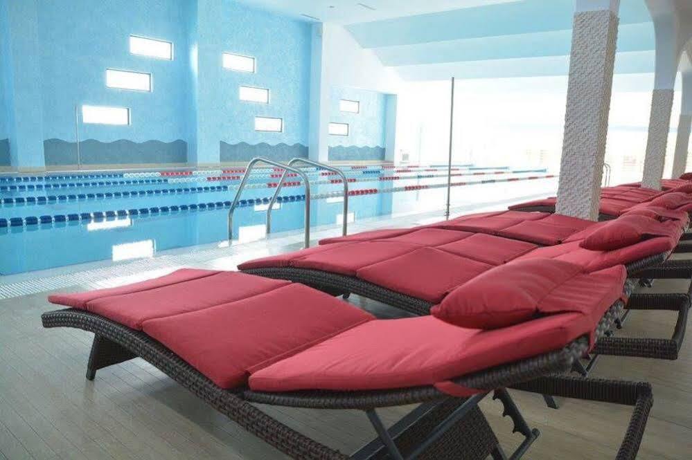 Hotel Pik Elegance à Ploieşti Extérieur photo