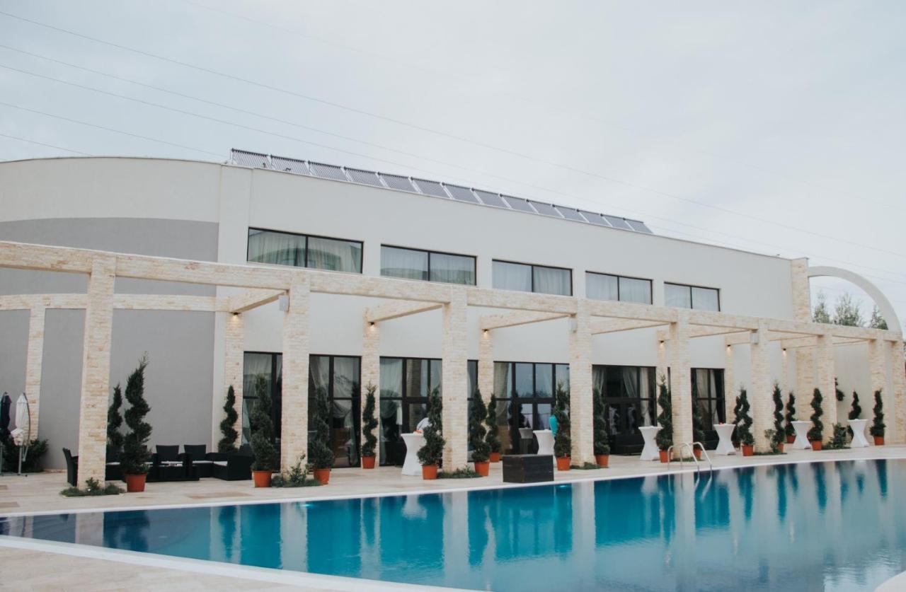 Hotel Pik Elegance à Ploieşti Extérieur photo