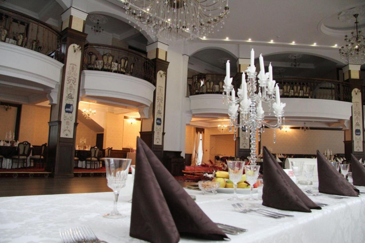 Hotel Pik Elegance à Ploieşti Extérieur photo