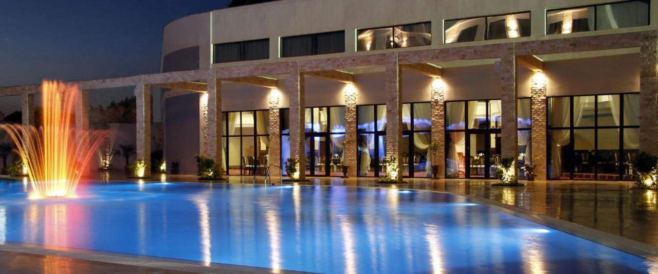 Hotel Pik Elegance à Ploieşti Extérieur photo